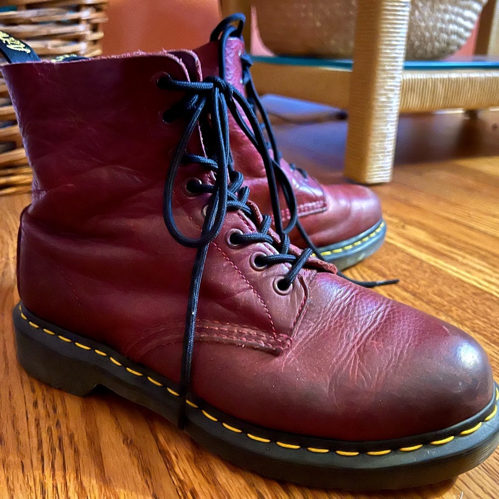 Doc Martin Classic Boot - Cherry red